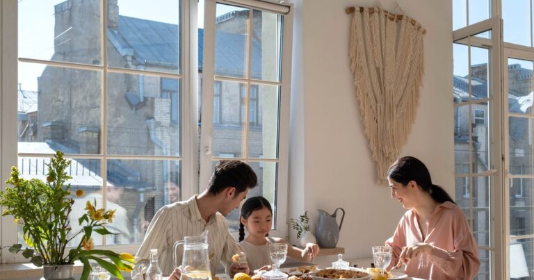 高齢者の胃もたれは年のせい？受診の目安と食事の順番