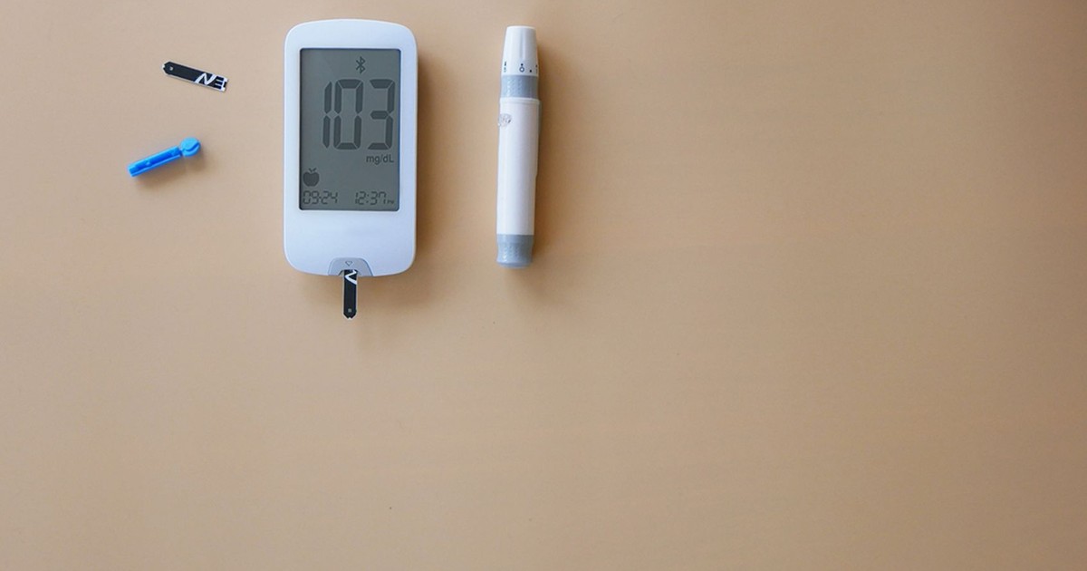 Fingerstick vs CGM: Choosing a Home Glucose Monitor