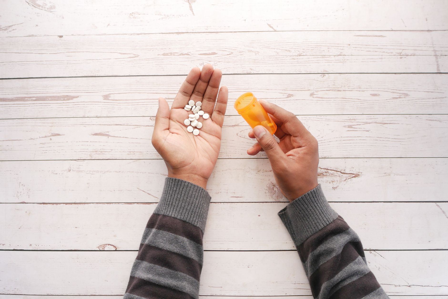 How to Dispose of Expired Medicines and Stock First Aid